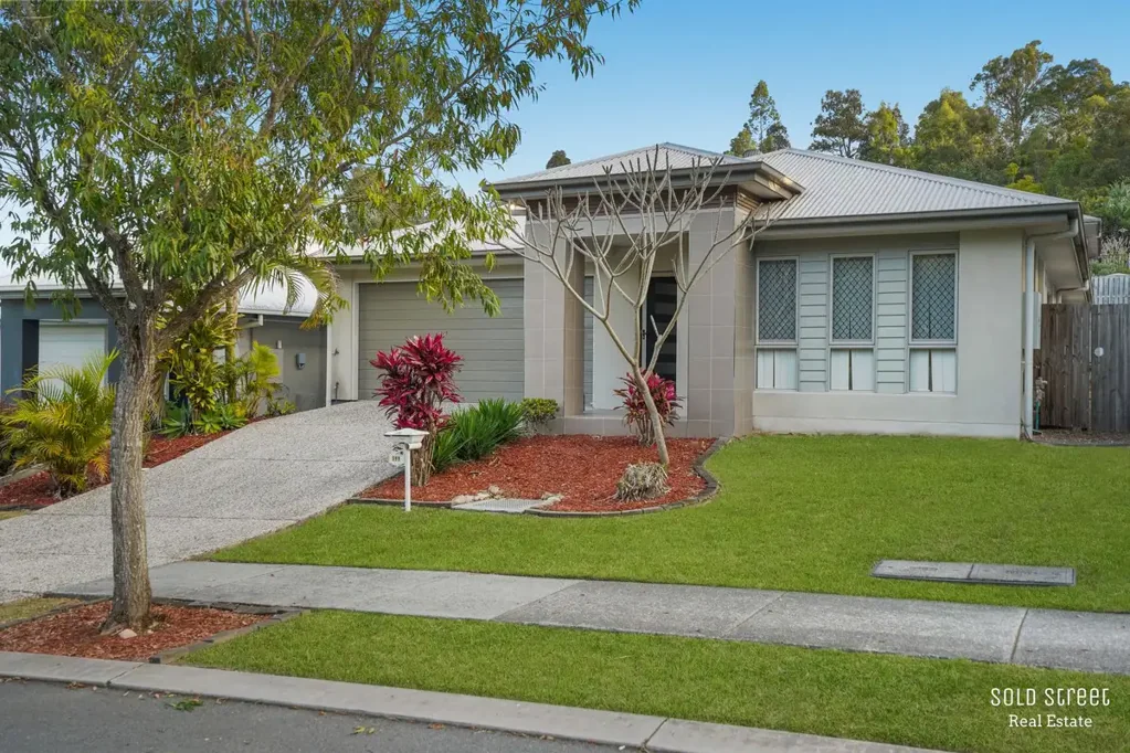 Maudsland 4 Bedroom Spacious Family Living in the Heart of Riverstone Crossing