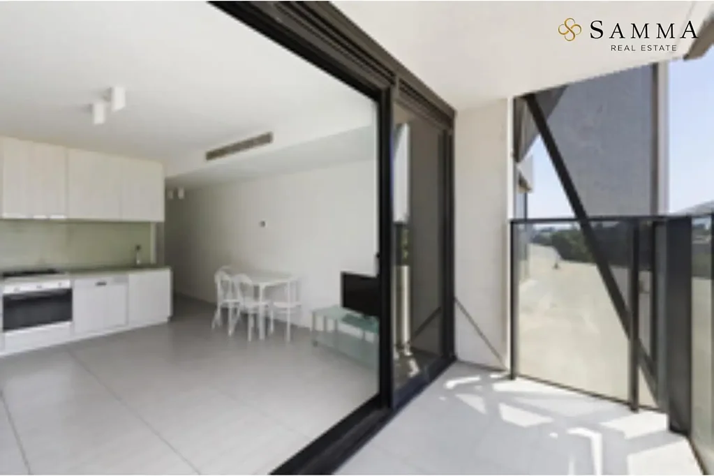 Live in Luxury: Spacious Two-Bedroom Apartment with Balcony in Docklands!
