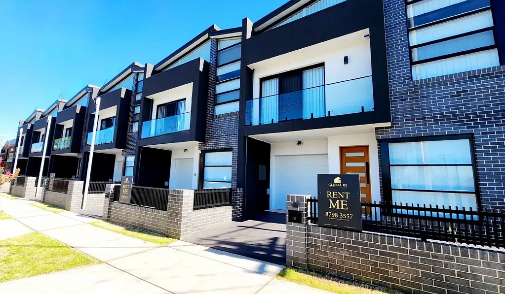 NEAR NEW HOME - 1 MINUTE WALK TO CABRAMATTA TRAIN STATION