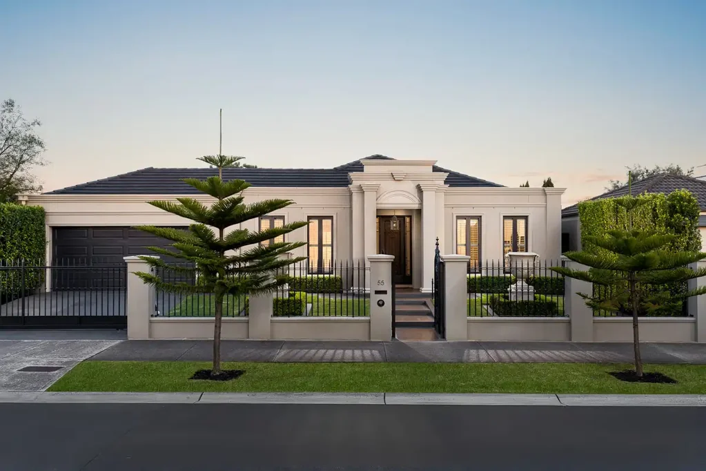 Point Cook 4ห้องนอน A Residence of Distinction, Luxury, and Family Comfort!