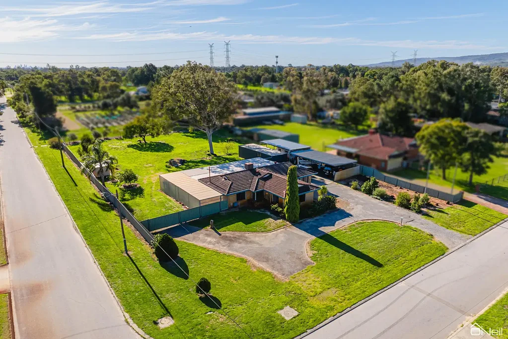 27 St Georges Avenue, Champion Lakes, WA 6111