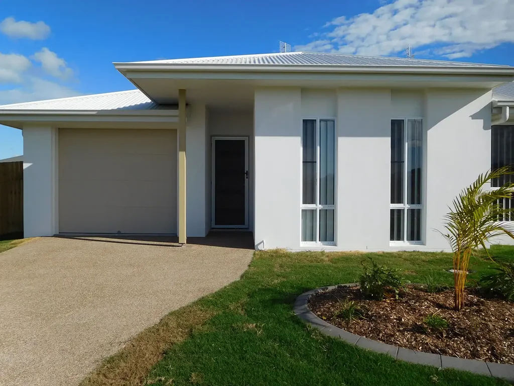 MODERN DUPLEX IN ELI WATERS