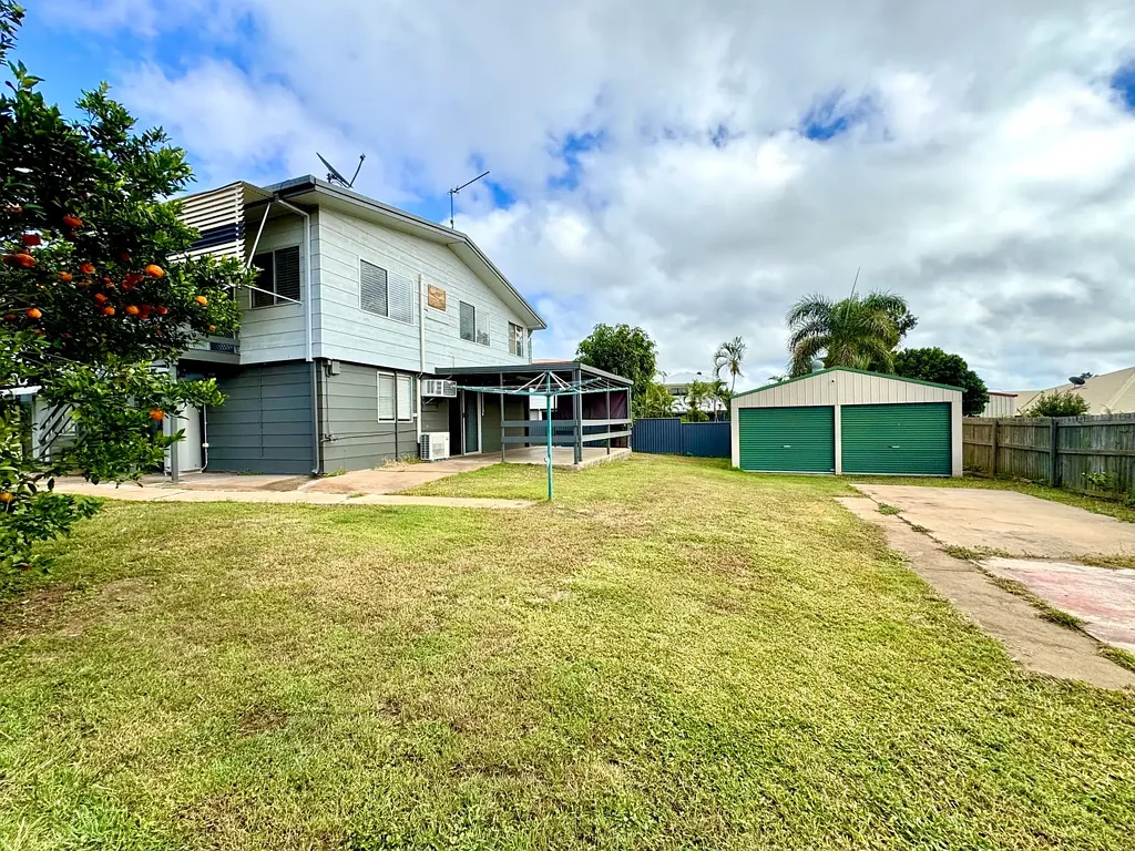 Moranbah 3chambre INTERNAL STAIRS + POWERED SHED: A WELL MAINTAINED PROPERTY WITH SOUGHT-AFTER FEATURES