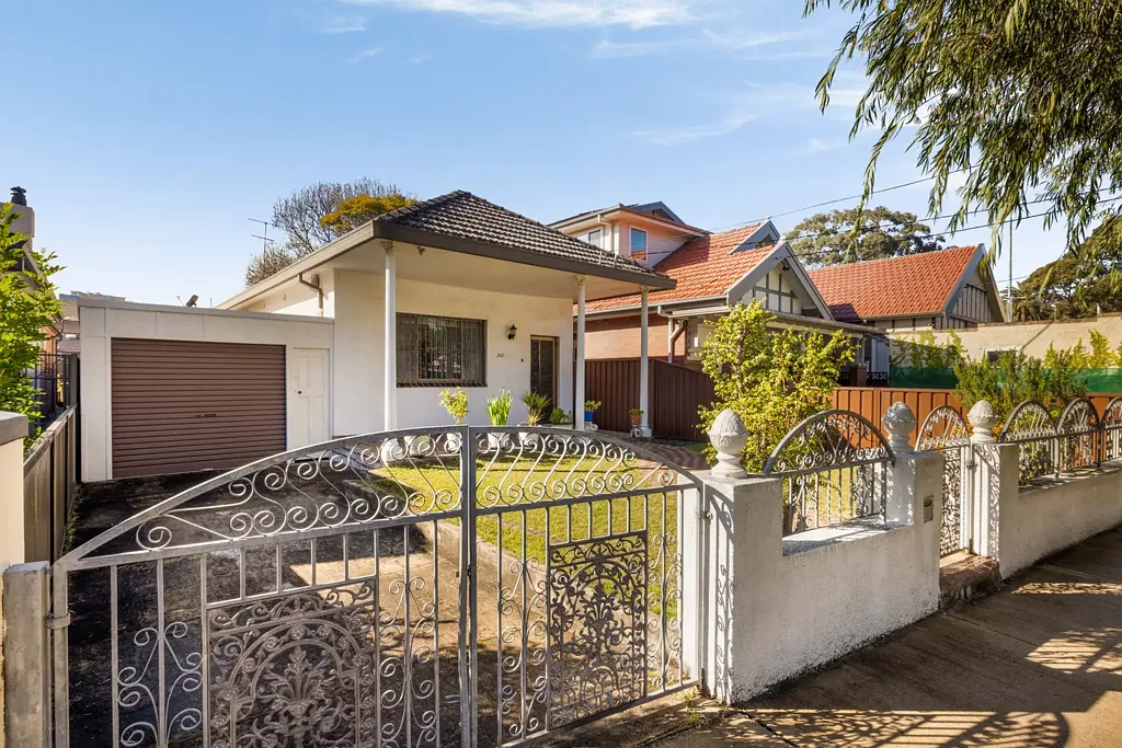 Kingsford 3房 独立式住宅，兼具特色与未来潜力 Solid Freestanding Home With Character And Scope To Expand