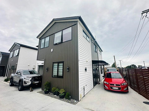 Papatoetoe 4房  STANDALONE!  NEAR NEW HOUSE IN PAPATOETOE!