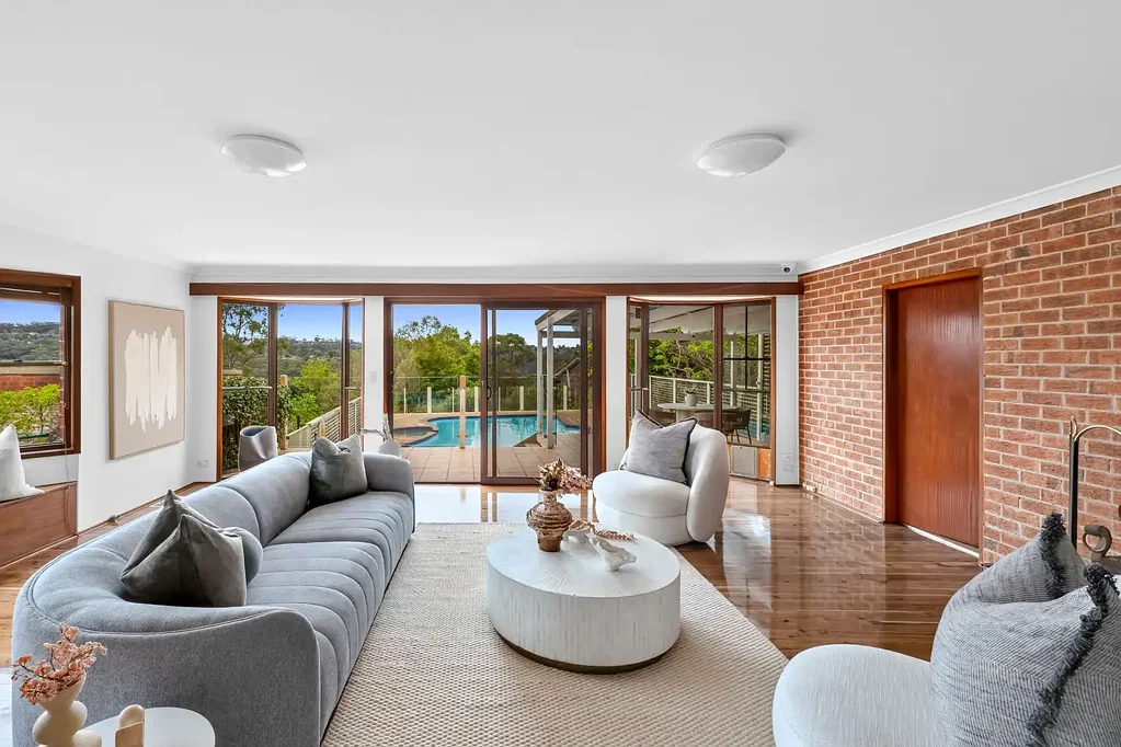 Forestville 3房 宽敞卧室三间 设计师厨房泳池 私密公园景 便捷交通学区 Exceptional Family Opportunity on 1046sqm