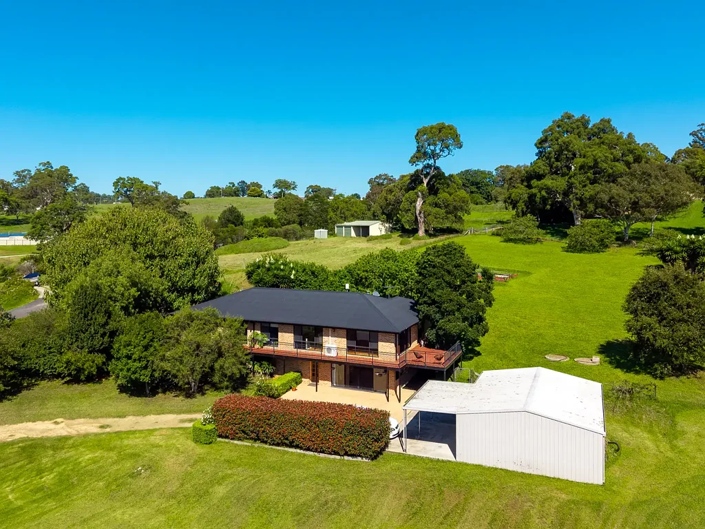 Bega 5 Slaapkamer RURAL LIVING IN THE HEART OF TOWN!