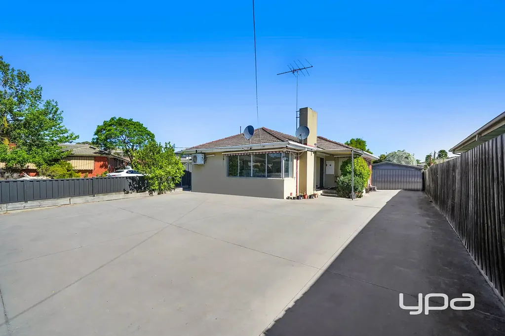 6 Melton Court, Dallas, VIC 3047