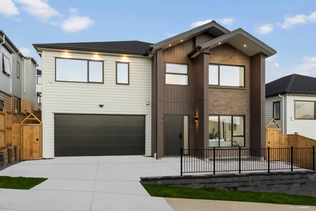 Flat Bush 7 Bedroom Spacious 310m2 Family Haven