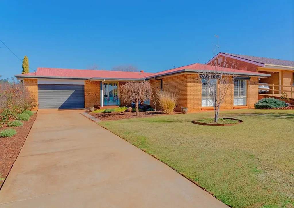 Temora 3 Bedroom JUST WALK IN....