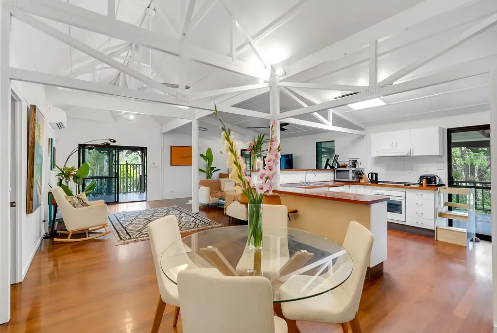 Cooya Beach 4房  Distinctive Home on 1559SQM Beachfront Block