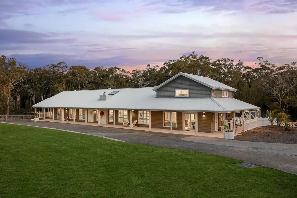 Wyee Point 7房  Luxury acreage retreat with premium equestrian facilities