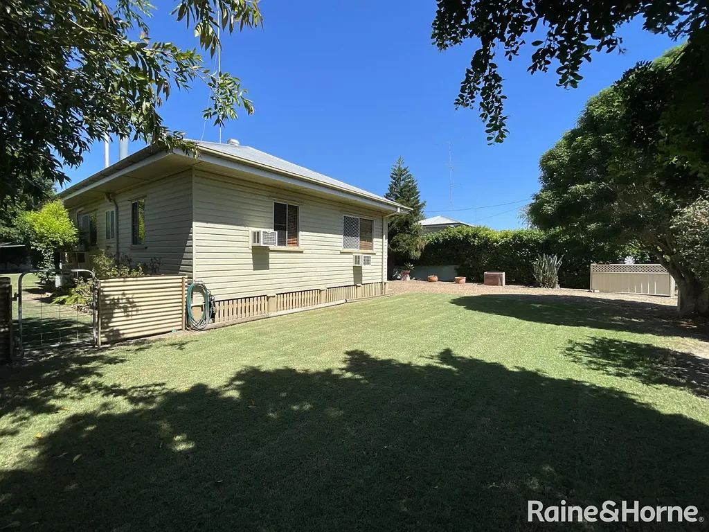 Goondiwindi 3房  Charming Home on Expansive 1,619m² Block with Outstanding Development Potential (STCA)