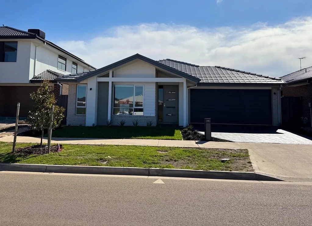 Brand New Family Living with Theatre Room/2nd Living in Tarneit