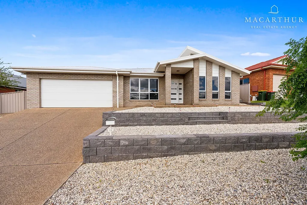 46 Yarrawah Crescent, Bourkelands, NSW 2650