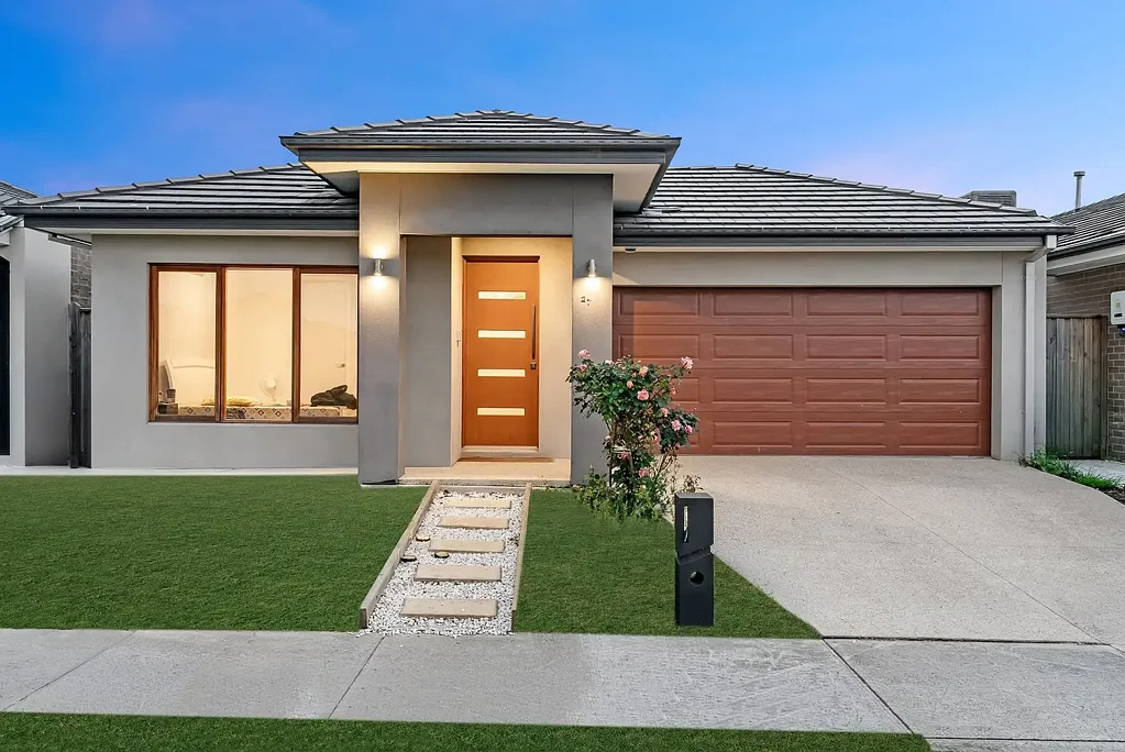 Clyde 4ਬੈੱਡਰੂਮ The Brief: Family Living with Theatre, Solar & Comfort Throughout