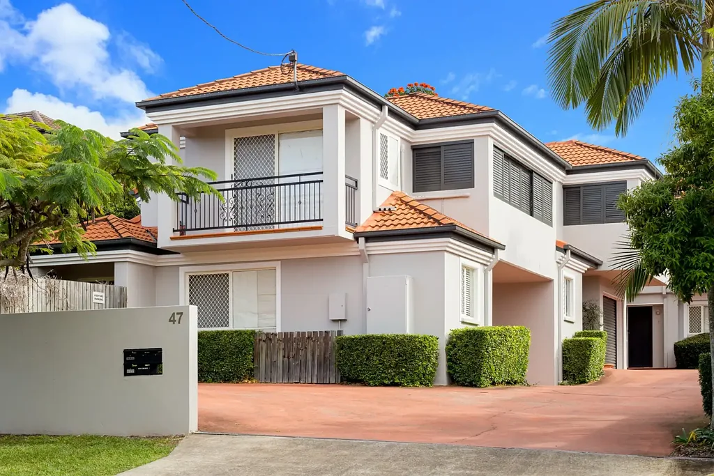 ?? 2 Bedroom | 2 Bathroom | 1 Car Space – St Lucia