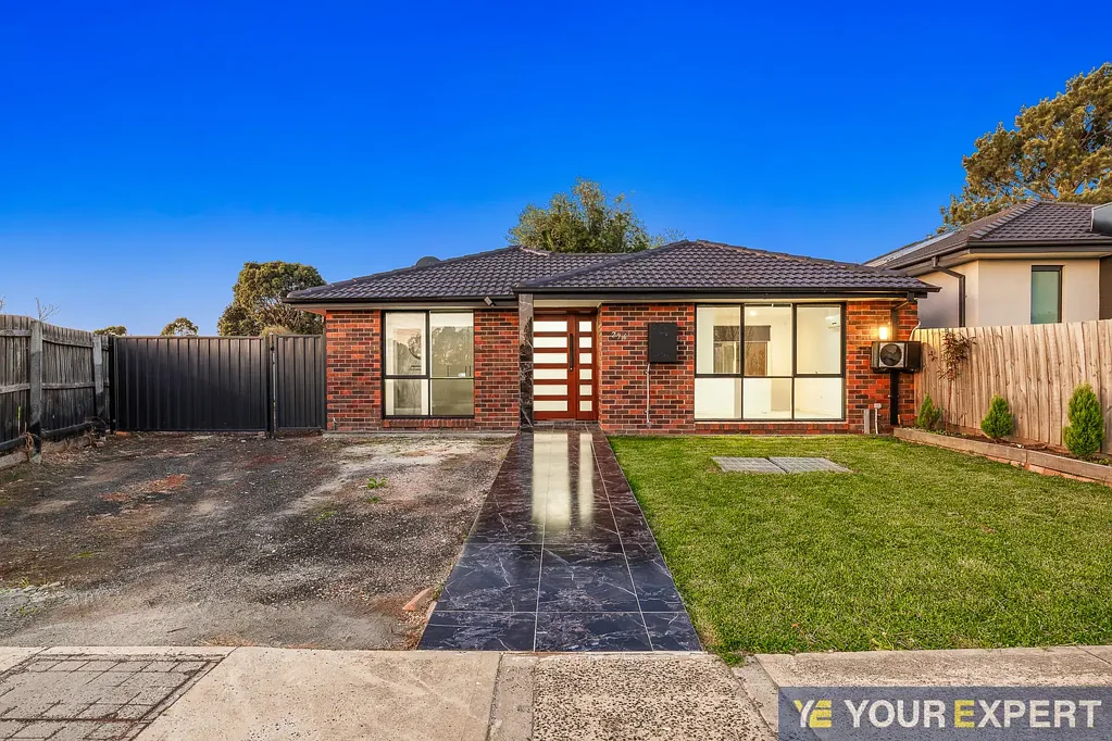 Narre Warren 3房 首次置业者、换置小户型买家或精明投资者绝佳机会。约355平米土地、宽敞明亮客厅、现代厨房、主卧豪华卫浴、分体式空调、带顶棚露台、便利停车位。地理位置便利、靠近购物中心、学校、公园、交通。成就您的家。 Stylishly Renovated & Ideally Located – Perfect for First Home Buyers, Downsizers or Investors!