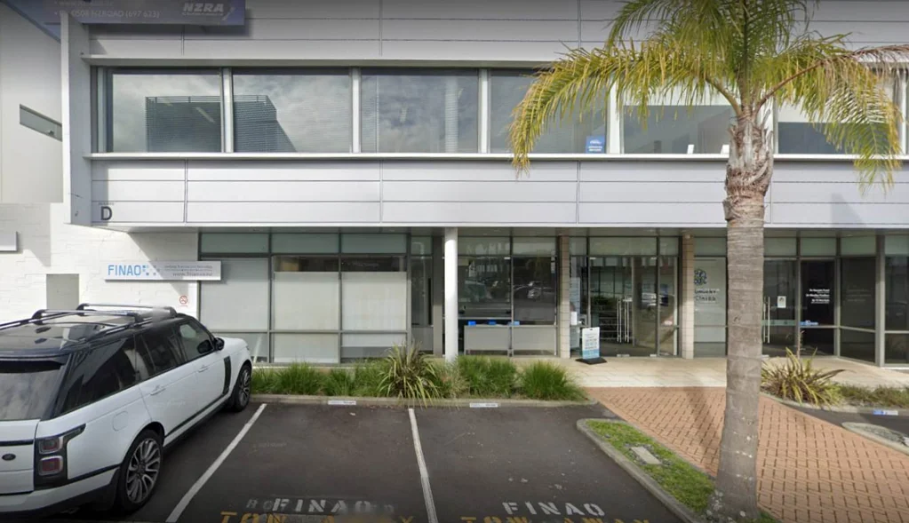Albany PROFESSIONALLY PRESENTED 139² OFFICE IN ROSEDALE