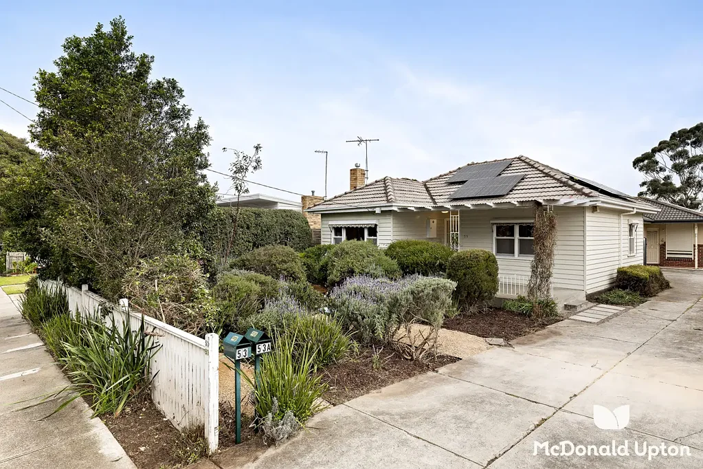 Avondale Heights 2房 明亮、时尚，尽享备受喜爱的 Avondale Heights 生活 Bright, Stylish Access to Beloved Avondale Heights