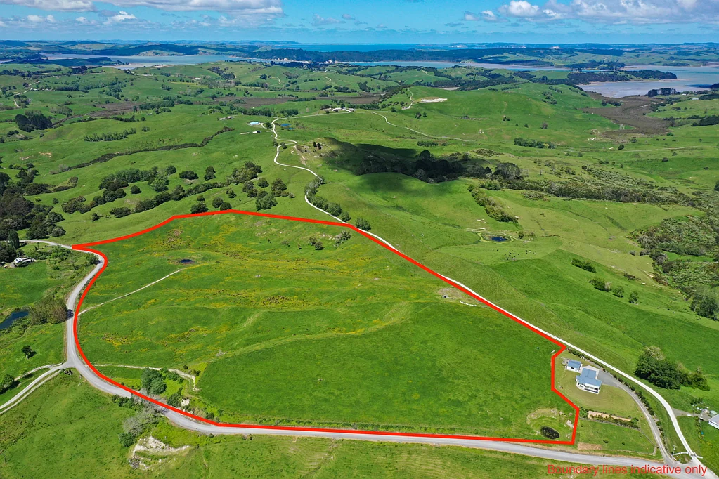 Maungaturoto  Large lifestyle with airstrip