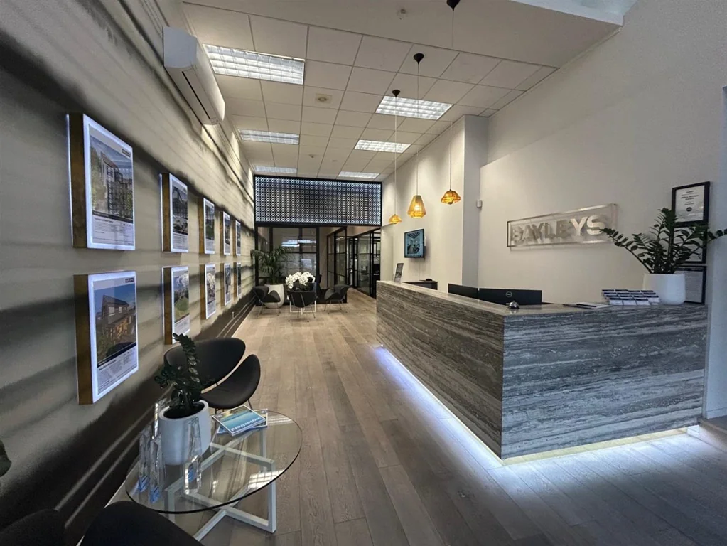 Ponsonby Savills - Exceptional Three Lamps Opportunity