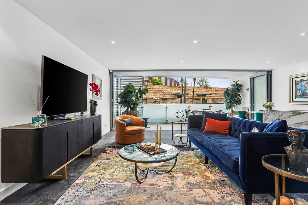 Millers Point 2 Bedroom UPDATED NEW YORK INSPIRED HAVEN NEAR HARBOUR'S EDGE