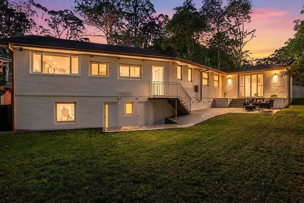 Wahroonga 5Phòng ngủ Sun-drenched Entertainer in a Quiet & Premium Location