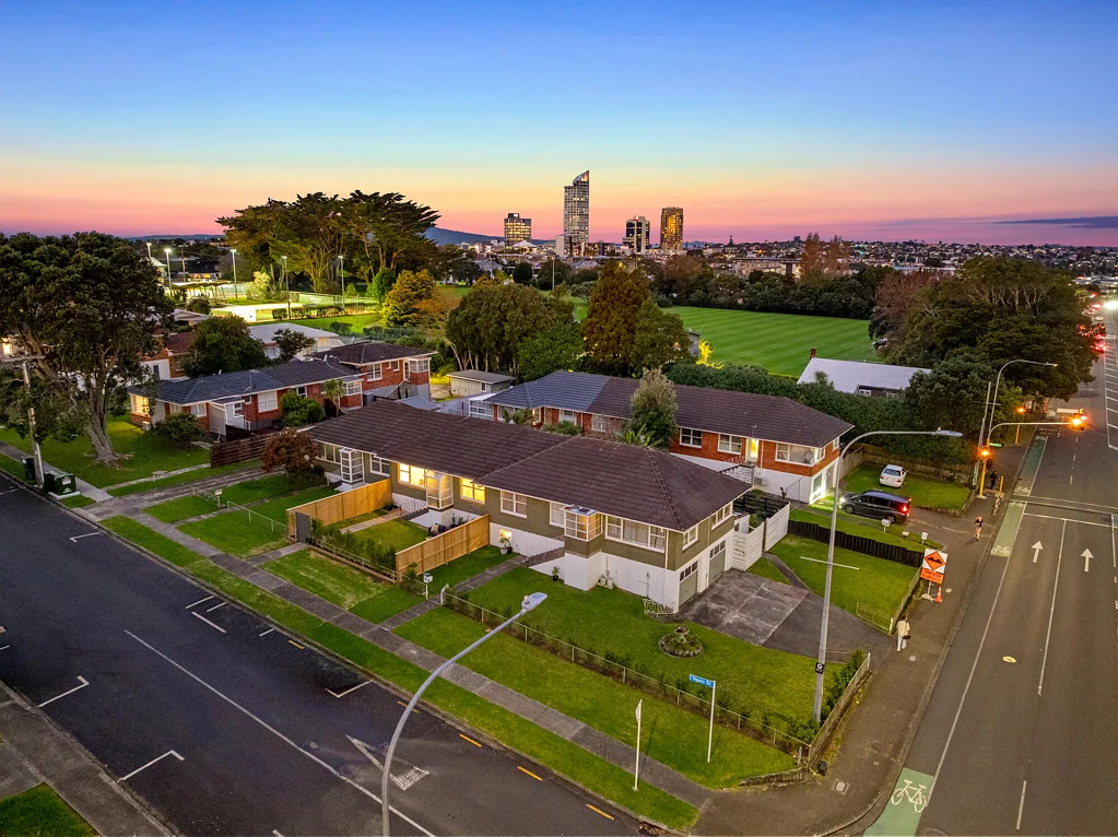 Takapuna 2침실 Auction This Thursday In Rooms!