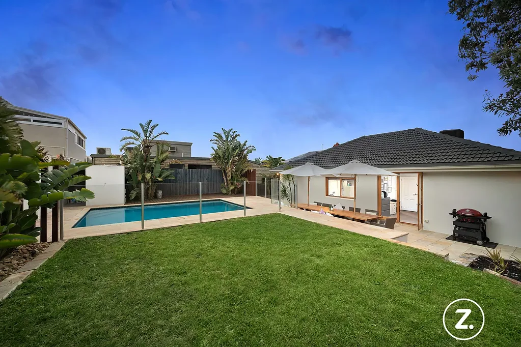 Aspendale 5ਬੈੱਡਰੂਮ A Slice of Beachside Bliss – 5 Bedroom, 2 Bathroom Family Home