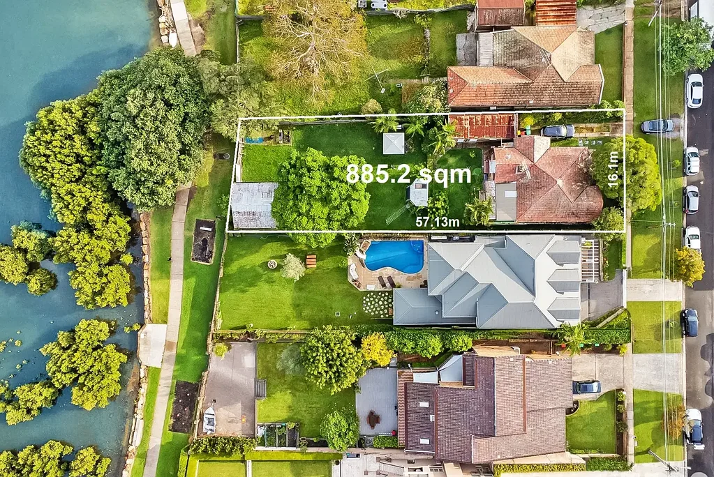 Abbotsford 3침실 Exceptional Waterfront Living