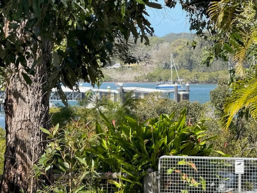 Macleay Island 584平米清地待建 水电已接 水景视野佳 土壤测试备 Cleared and ready to go!