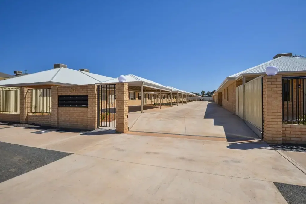 Ideal Secure 2x2 in Great Location