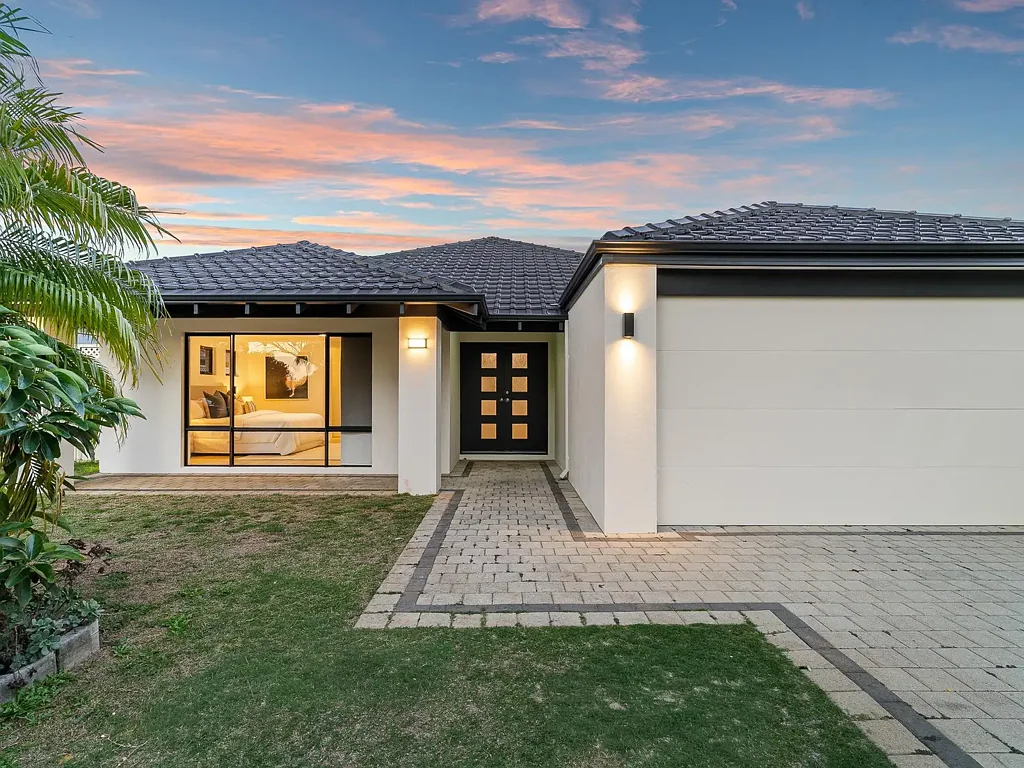 Secret Harbour 4房  Sold by Katie & Jesse | Cocolane Real Estate
