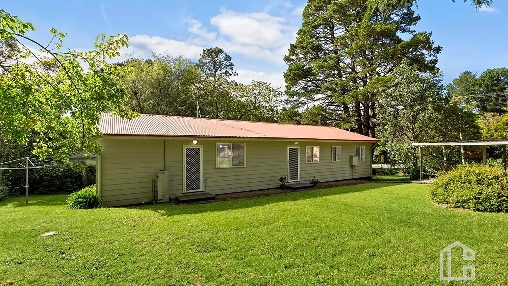 Leura 4房  Leura Dual-Occupancy with Strong Income - Two 2-Bed Units under one roof! - Open Home Saturday 23rd May, 10am - 10.20am.