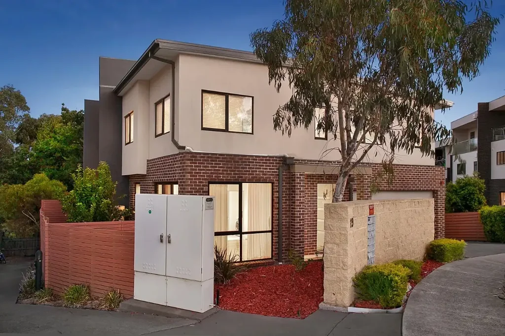 Modern Family Townhouse in Prime Deakin University Precinct