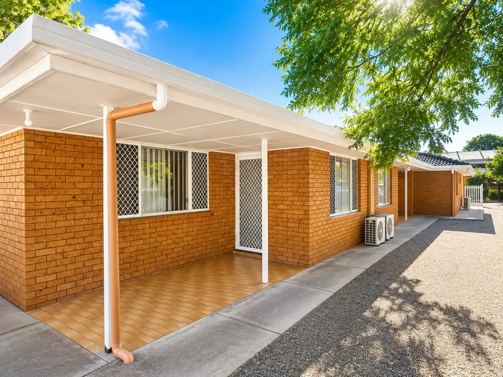 Well-Presented 2-Bedroom Unit in Convenient Location