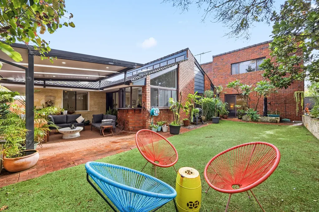 Wembley 4침실 Multi-generational Living in one of Wembley's Best Streets!