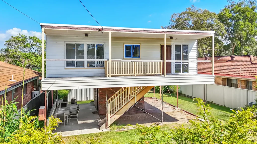 10 Nirringa Road, Summerland Point, NSW 2259