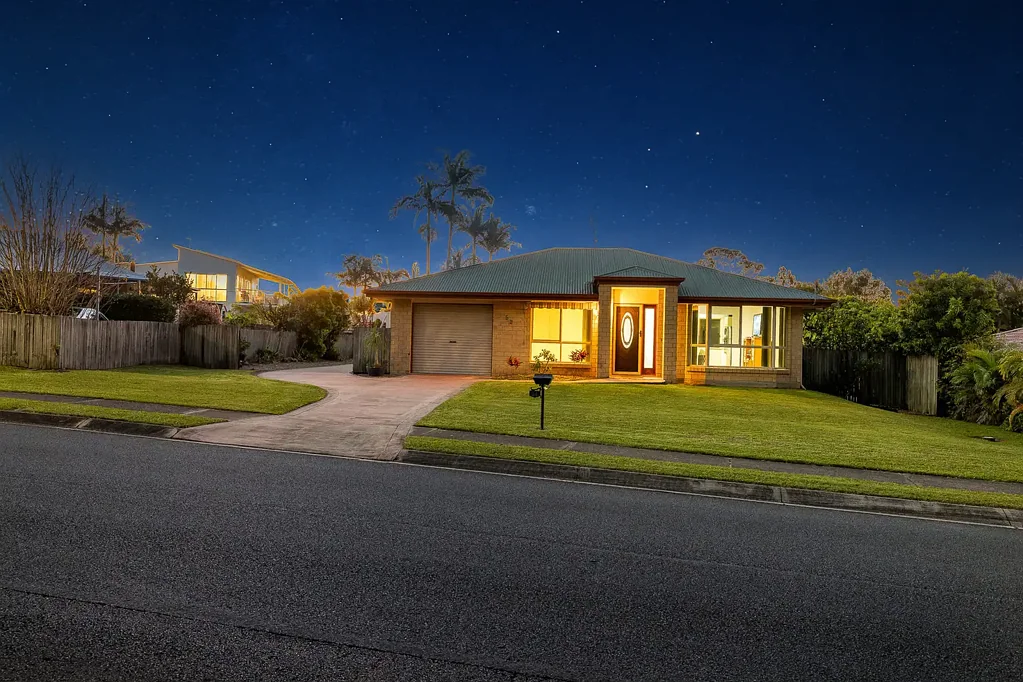 Cooroy 3房  A Beautifully Preserved Home with Room for the Whole Family