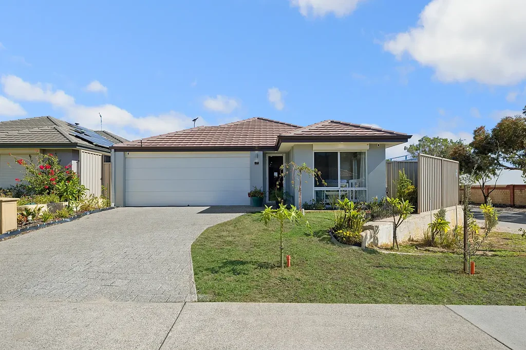 Brookdale 3房  Well Maintained 3-Bedroom home in a good location