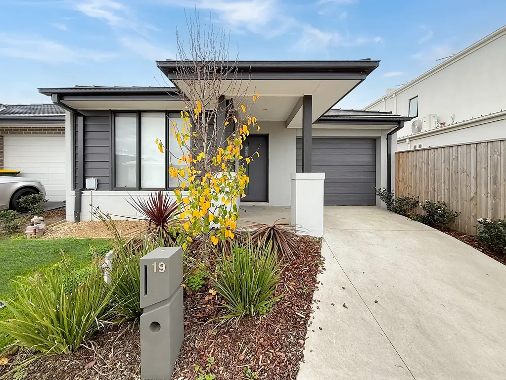 A Stylish Modern Retreat!
