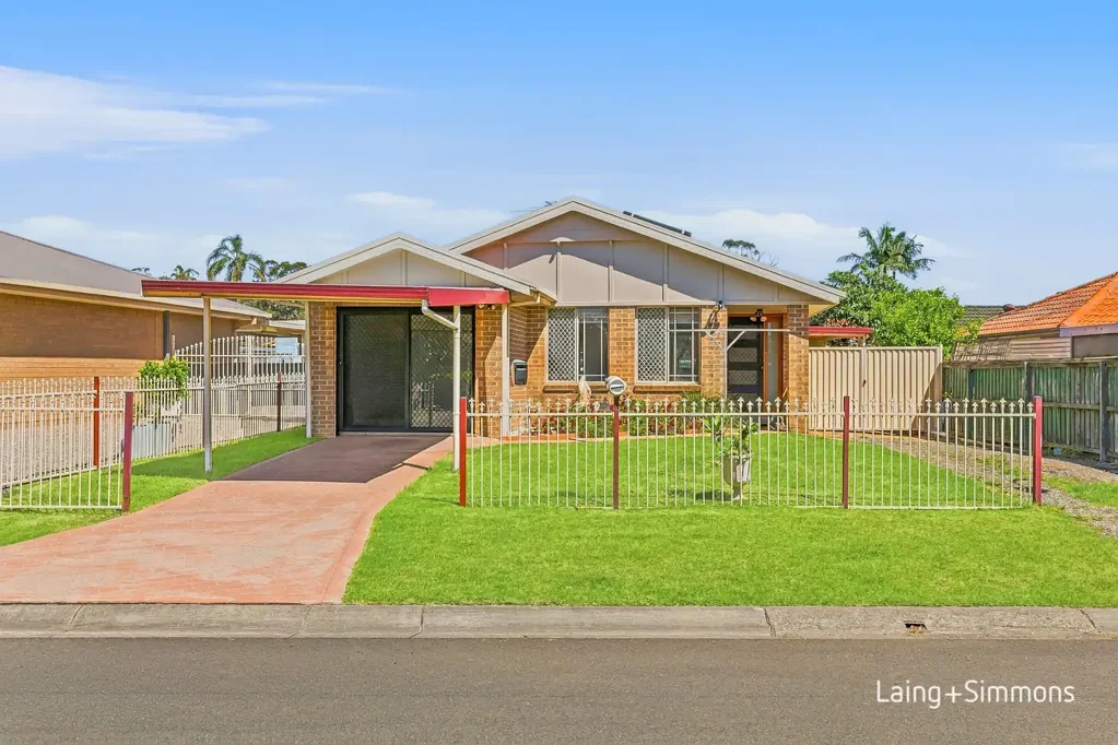 Oakhurst 4房 翻新三卧室住宅，带独立单元 Refreshed three-bedroom home plus self-contained retreat