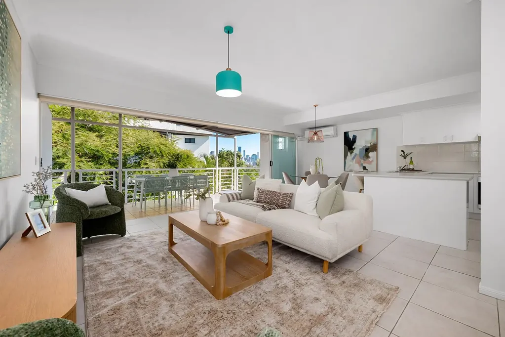 Norman Park 2房 城市天际线景观 – 高层公寓 + 轻松的内城生活 Elevated Top-Floor Living with Spectacular City & River Views – Effortless CityCat Access & an Enviable Inner-City Lifestyle