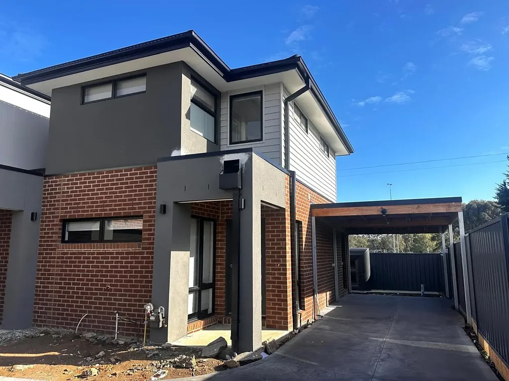 BRAND NEW TOWNHOUSE IN HAMPTON PARK!