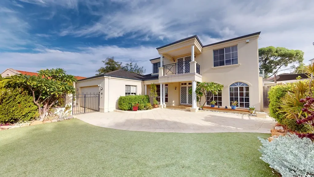 Breaklease - 3 month lease available
This Beautiful 5 Bedroom 4 bathroom two-storey home has amazing golf course views