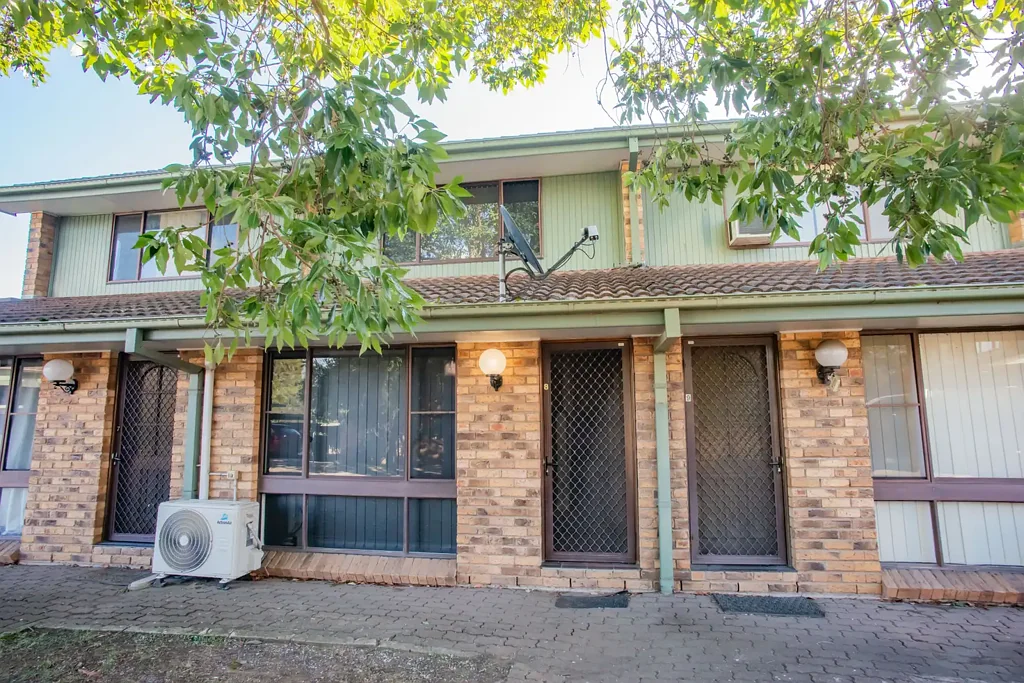 Freshly Renovated 2-Bedroom Townhouse