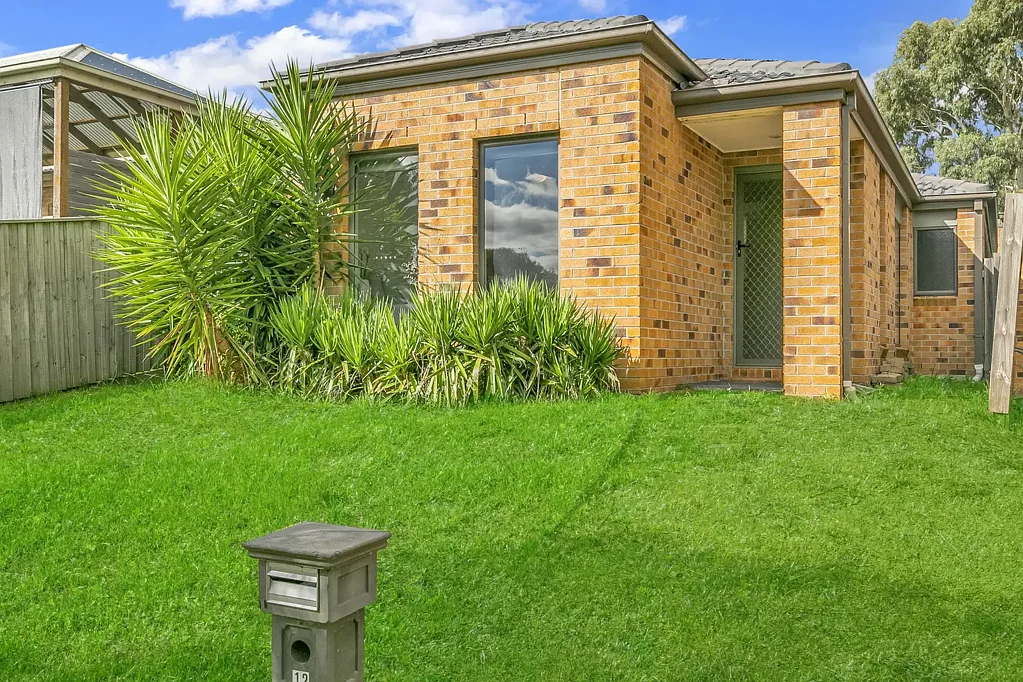 Family Home close to ALL amenities!!