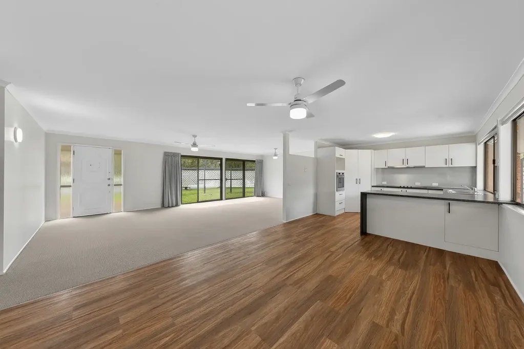 Little Mountain 4房  2010m² Corner Block. One Neighbour. Pool & Tennis Court