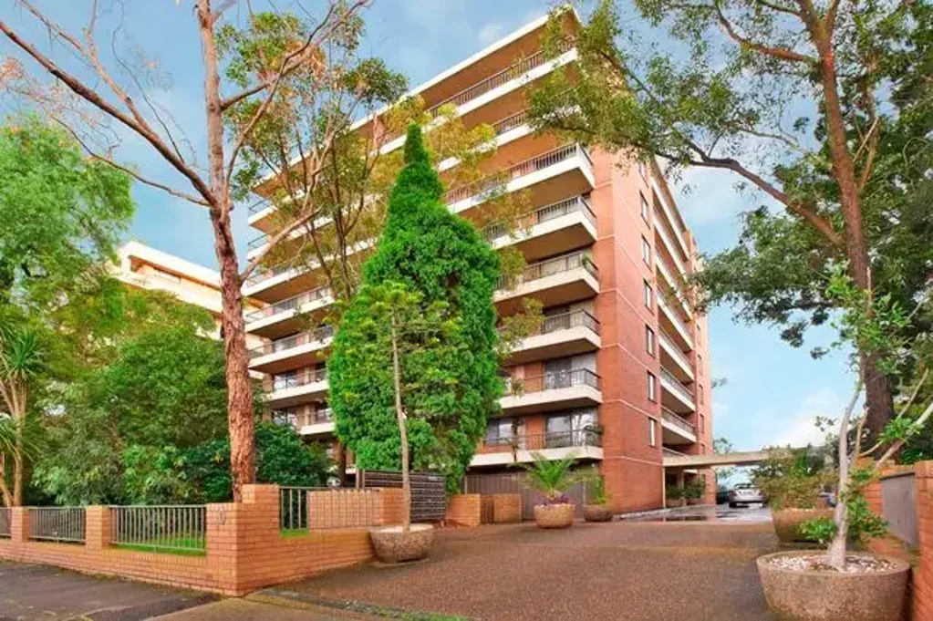 RARE 2 BEDROOM UNIT WITH COURTYARD